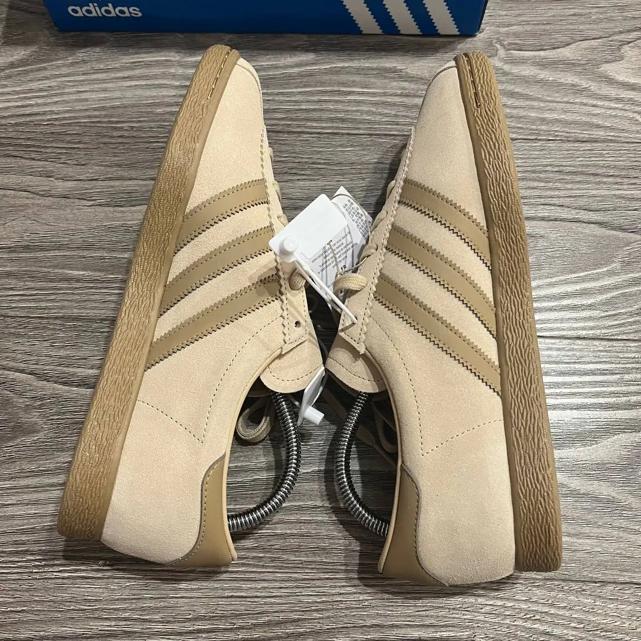 Новые кроссовки Adidas Stadt - Обувь (Одежда) в Астрахань