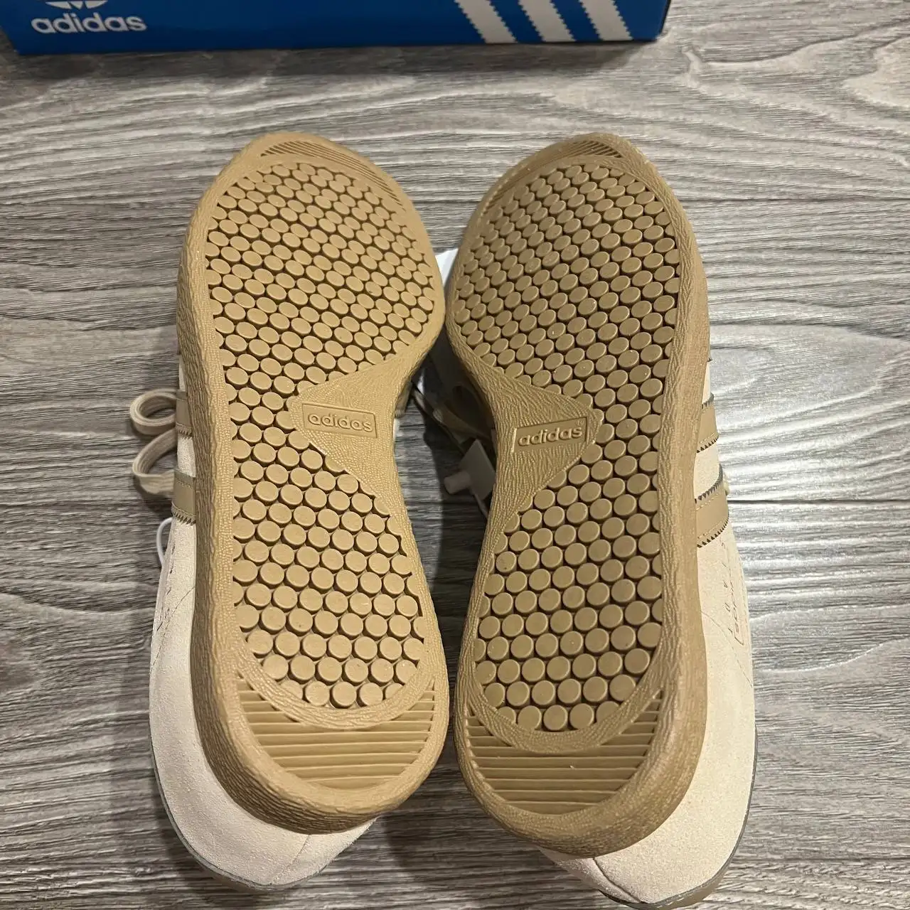 Новые кроссовки Adidas Stadt - Обувь (Одежда) в Астрахань