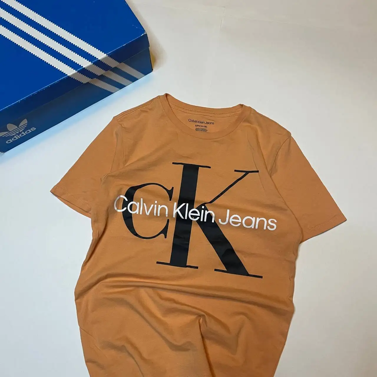 Футболка Calvin Klein оригинал размер 44(XS) - аукцион - Хобби и отдых в Астрахань