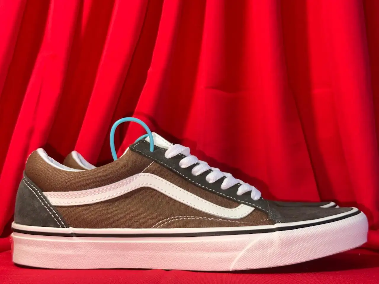 Кеды Vans Old Skool коричневые/серые/белые 42.5 EUR - Обувь (Одежда) в Астрахань