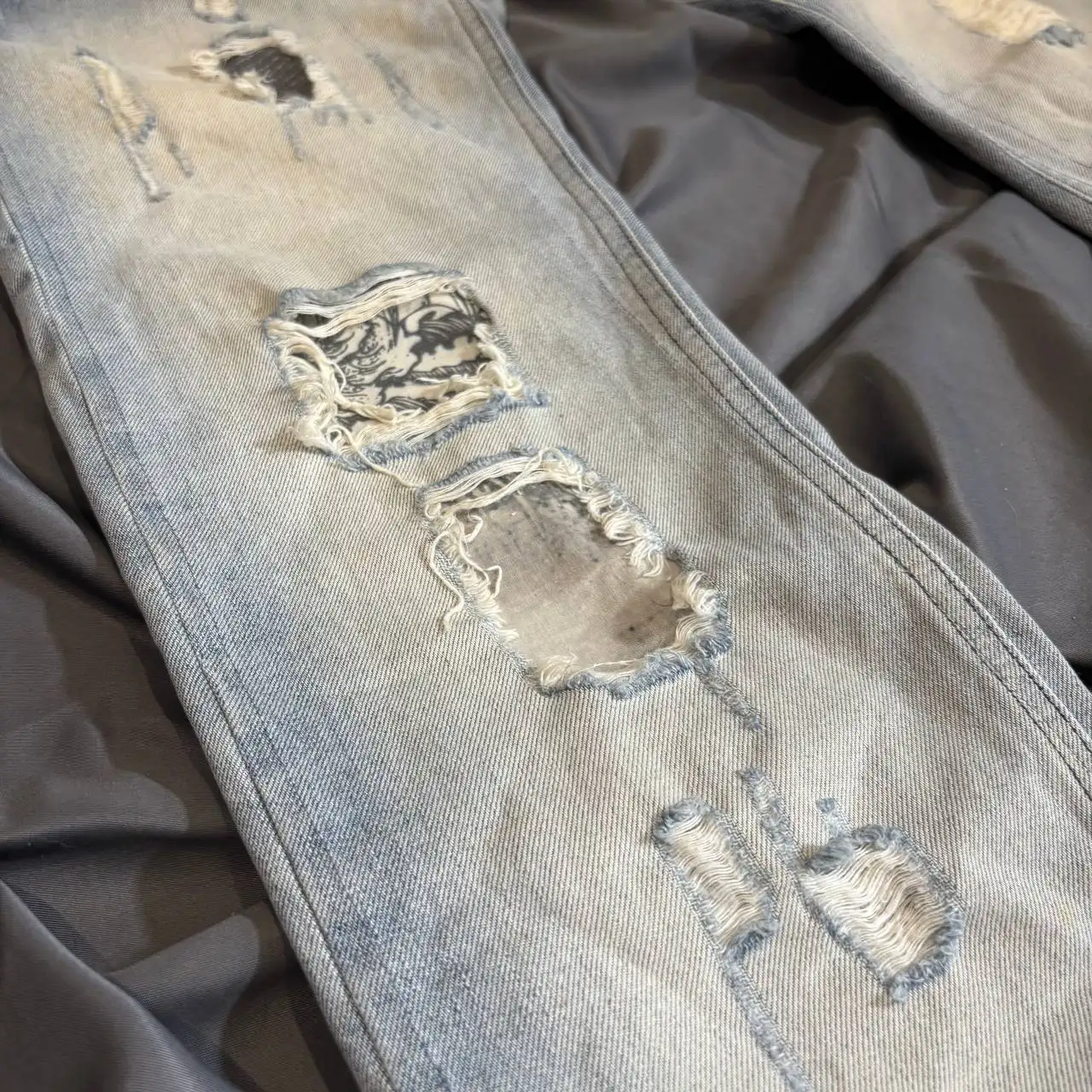 Джинсы Just Cavalli distressed slim fit - Джинсы (Одежда) в Астрахань