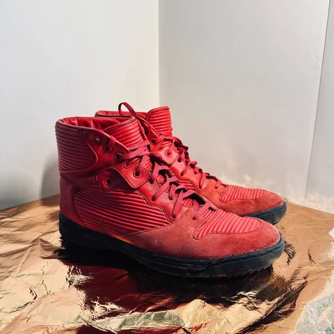 Balenciaga high top red кроссовки - частное объявление в Астрахань