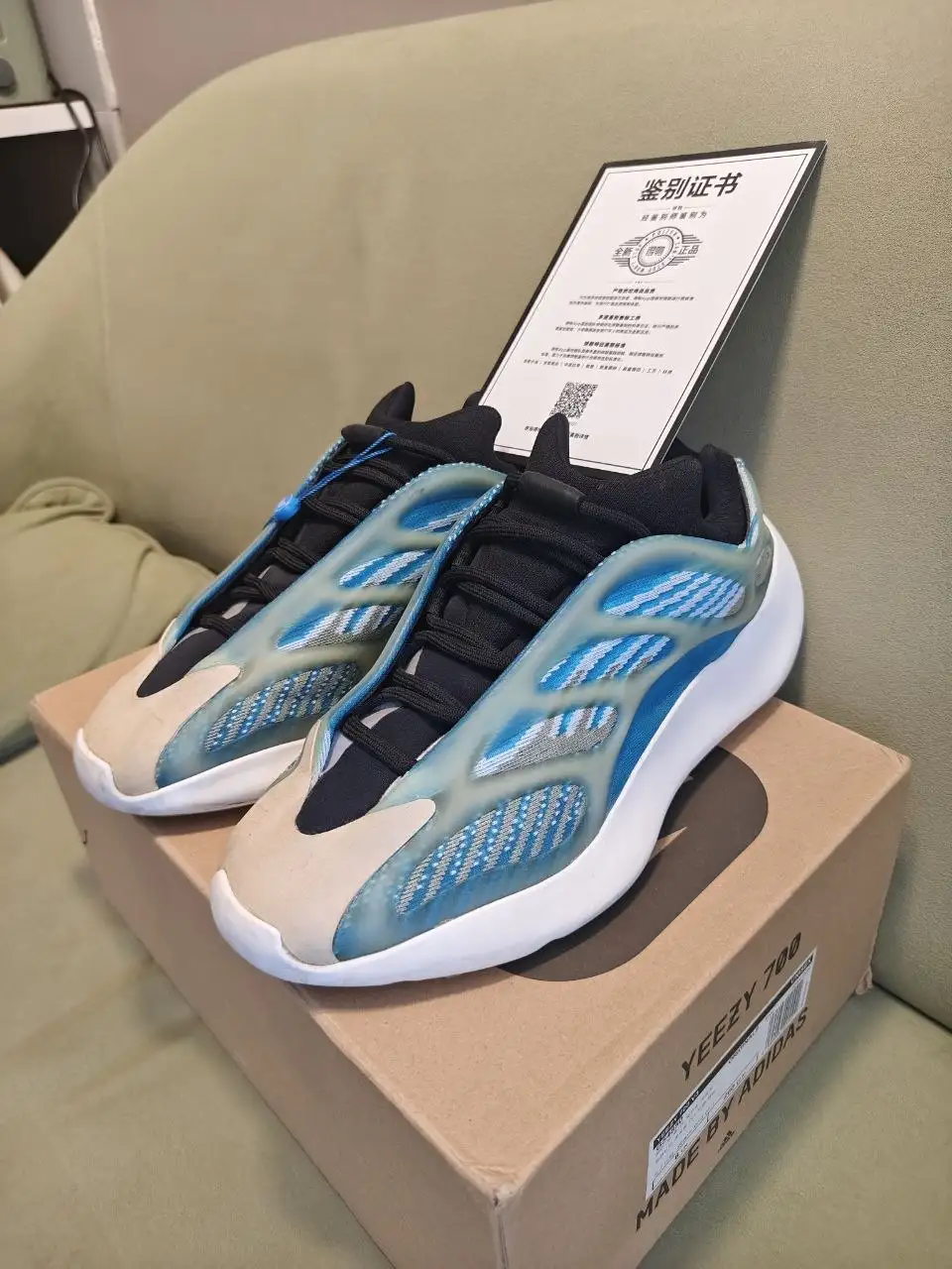 Adidas Yeezy Boost 700 V3 Arzareth - Обувь (Одежда) в Астрахань