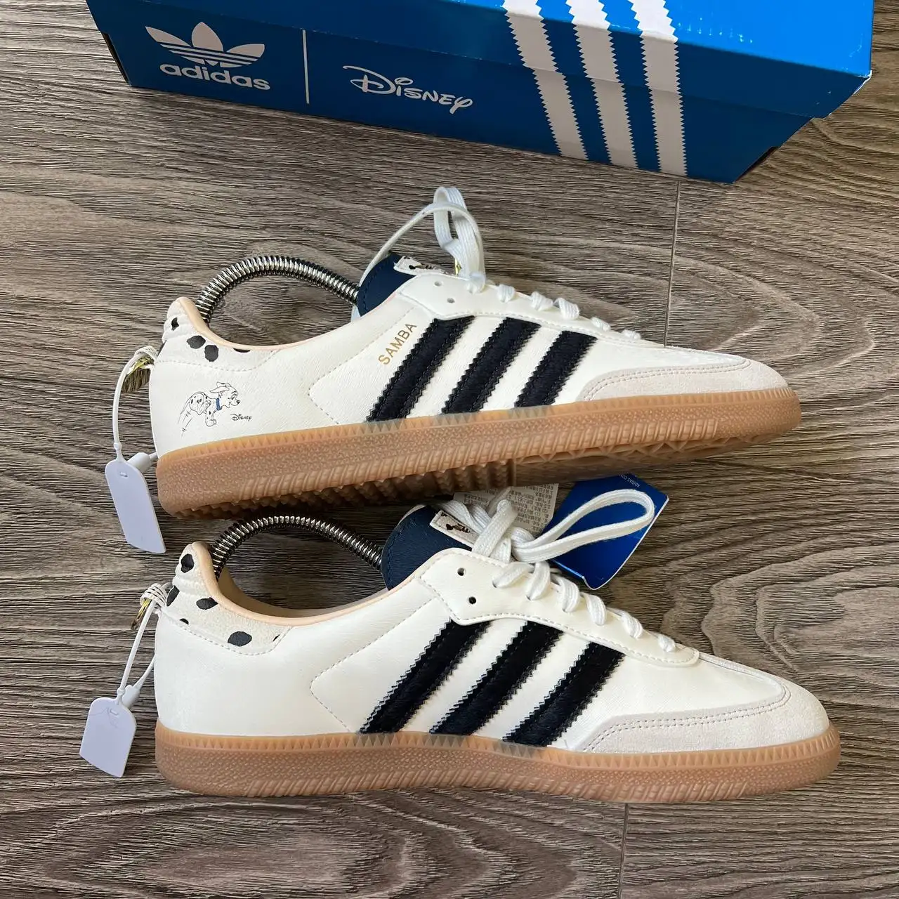 Новые кроссовки Adidas Samba Penny × Disney's 101 Dalmatians - Обувь (Одежда) в Астрахань