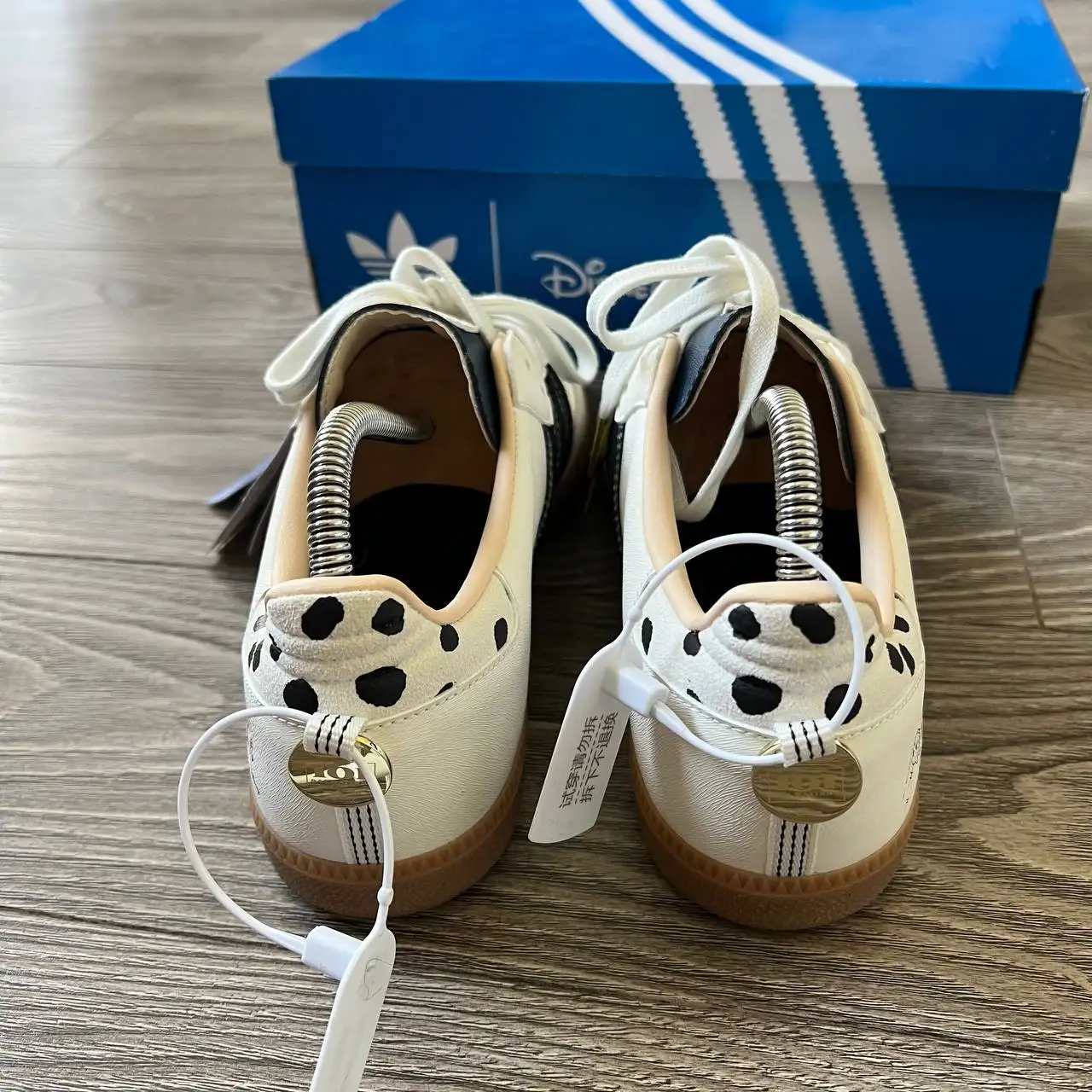 Новые кроссовки Adidas Samba Penny × Disney's 101 Dalmatians - Обувь (Одежда) в Астрахань