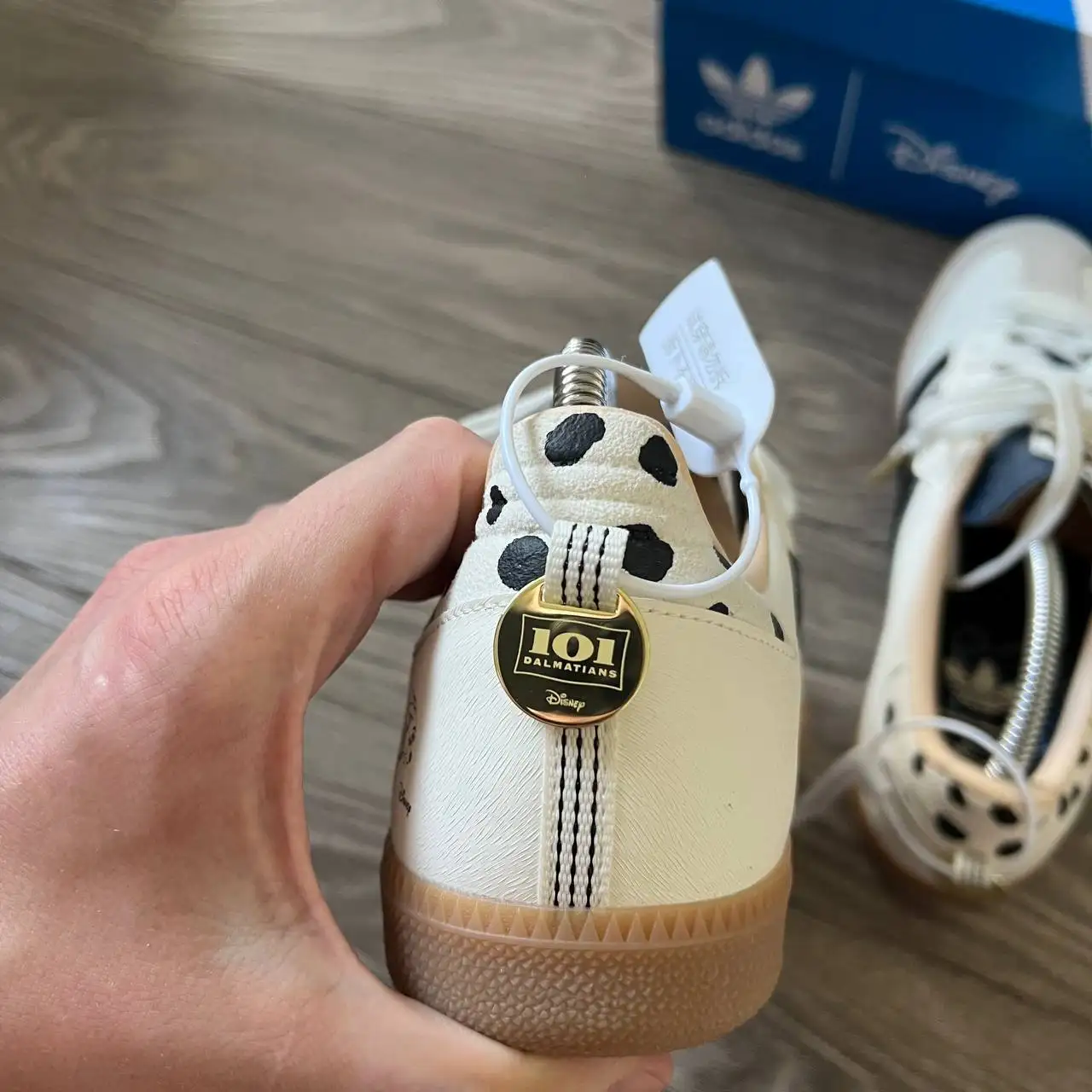 Новые кроссовки Adidas Samba Penny × Disney's 101 Dalmatians - Обувь (Одежда) в Астрахань