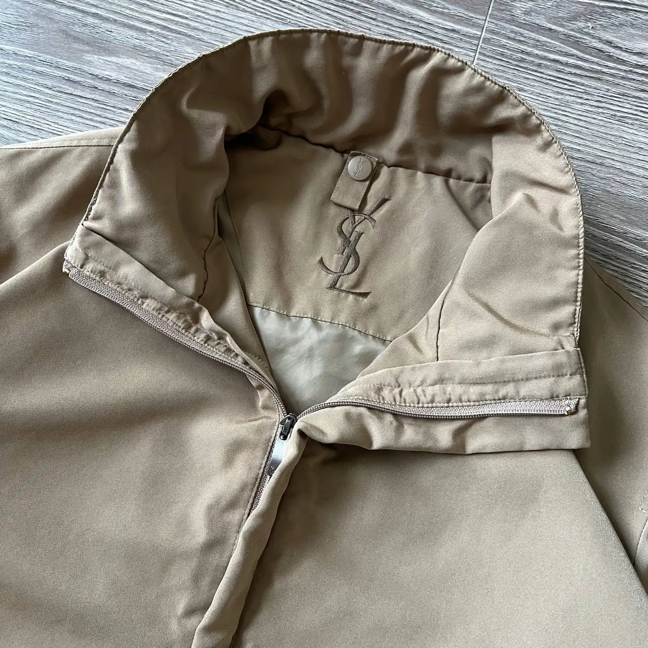 Куртка Yves Saint Laurent из натуральной кожи - Верхняя одежда (Одежда) в Астрахань