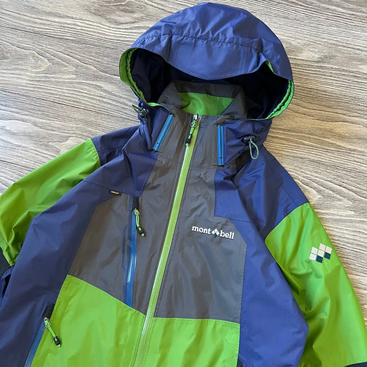 Куртка Montbell Gore-Tex Размер L - Верхняя одежда (Одежда) в Астрахань