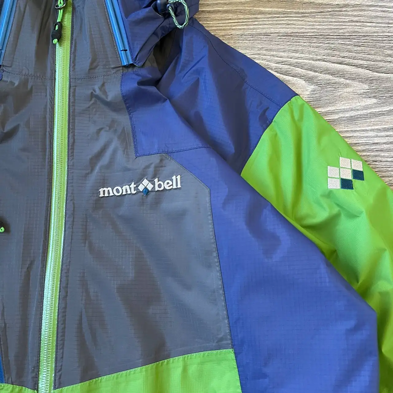 Куртка Montbell Gore-Tex Размер L - Верхняя одежда (Одежда) в Астрахань
