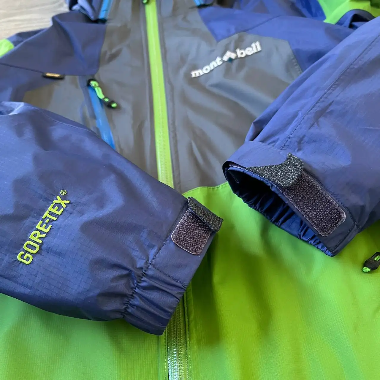 Куртка Montbell Gore-Tex Размер L - Верхняя одежда (Одежда) в Астрахань
