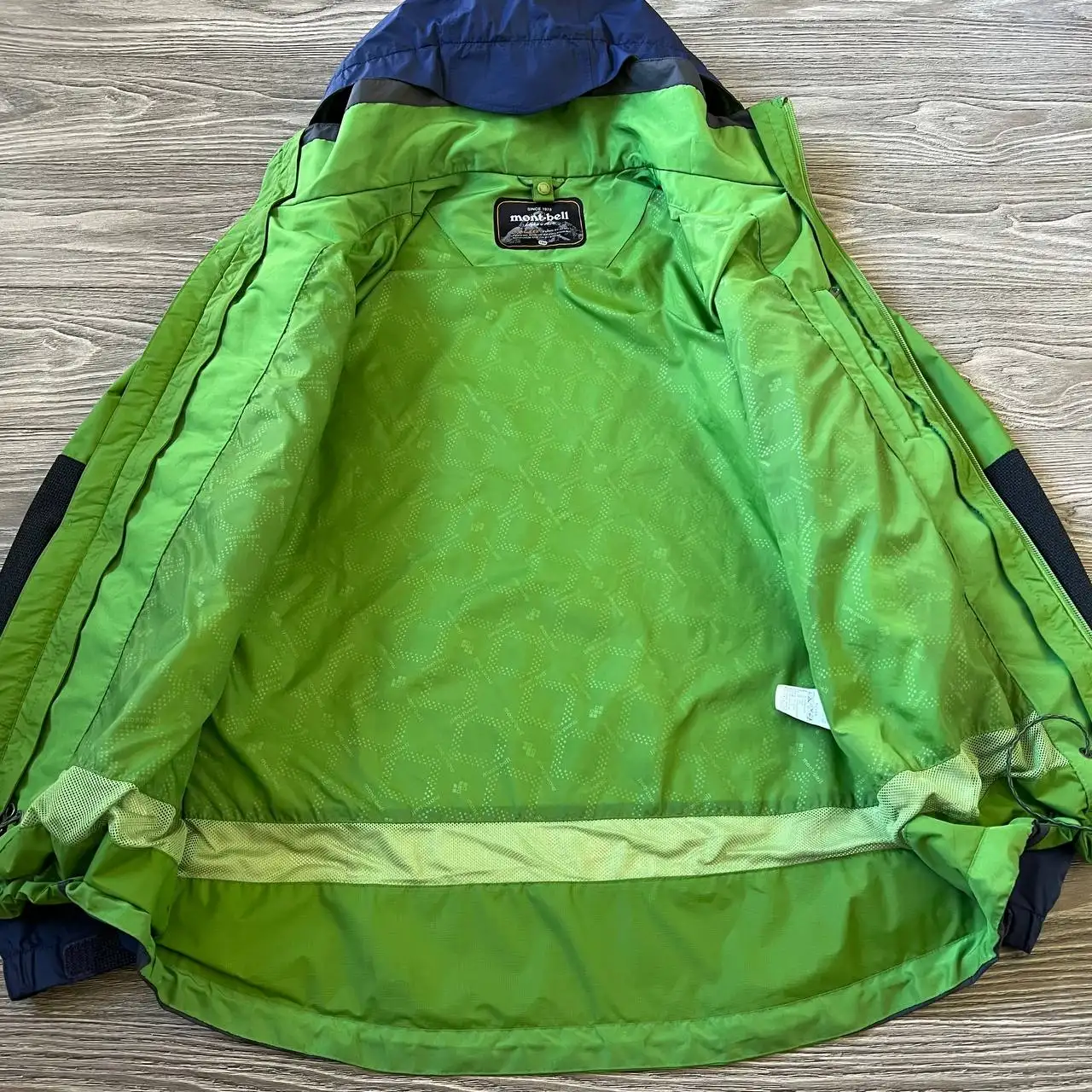 Куртка Montbell Gore-Tex Размер L - Верхняя одежда (Одежда) в Астрахань