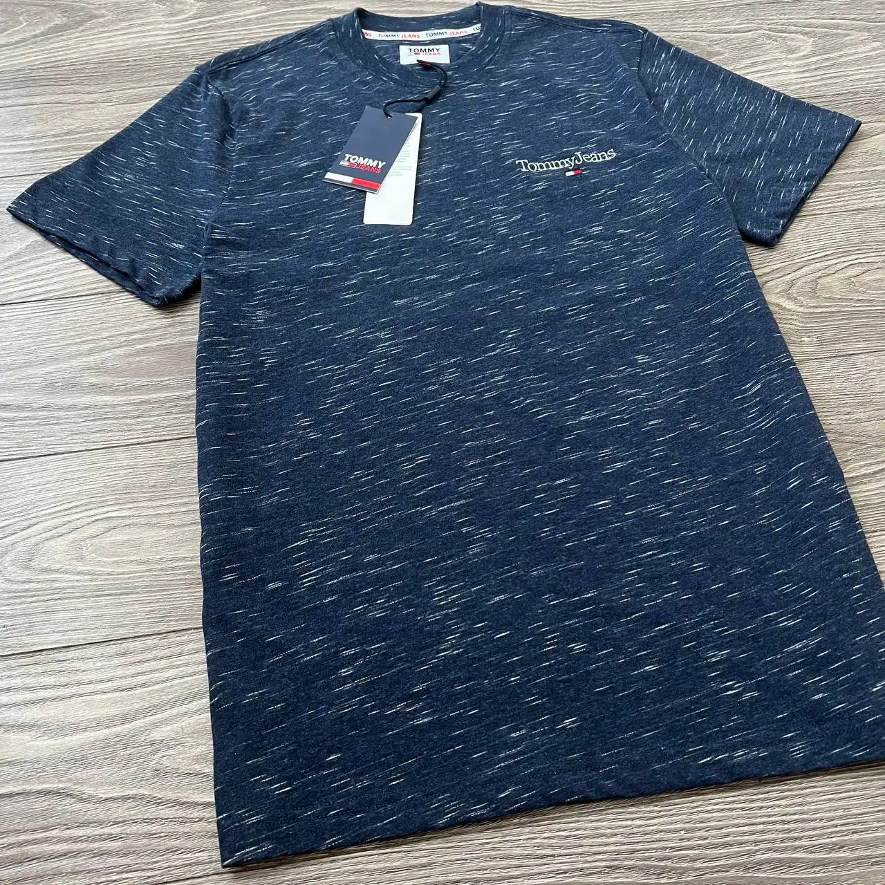 Новая футболка Tommy Jeans размер М - Футболки (Одежда) в Астрахань