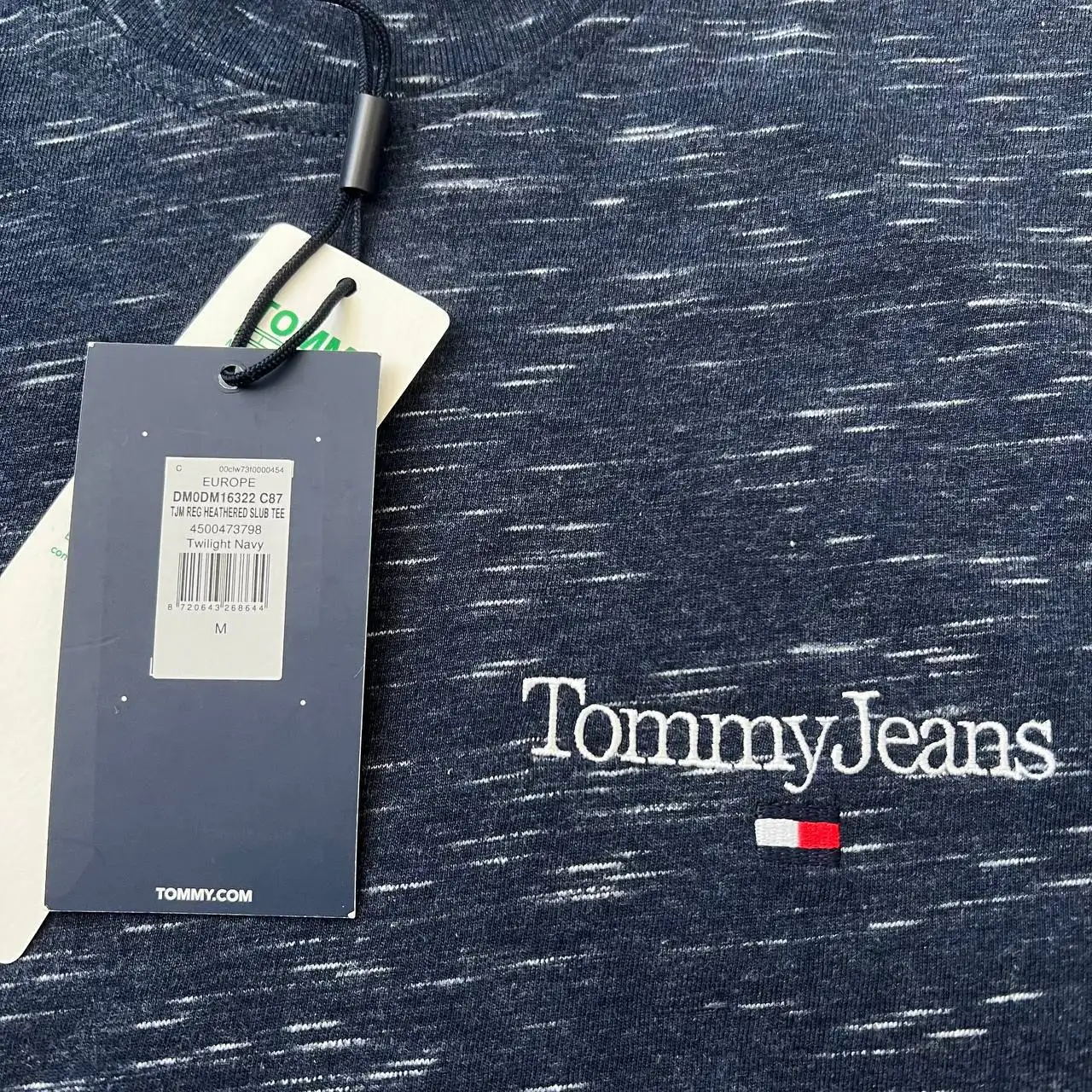 Новая футболка Tommy Jeans размер М - Футболки (Одежда) в Астрахань
