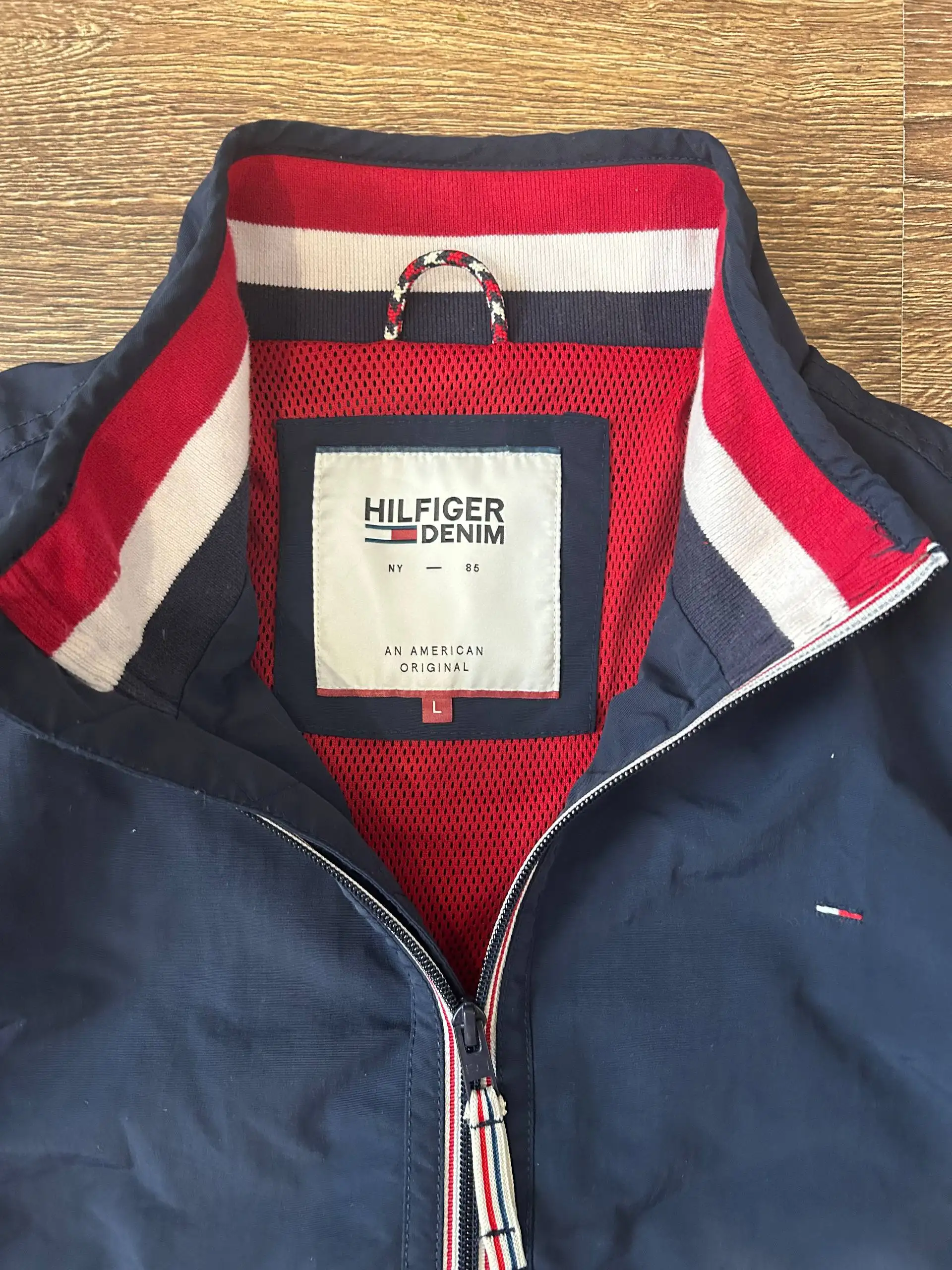 Бомбер Tommy Hilfiger - Верхняя одежда (Одежда) в Астрахань