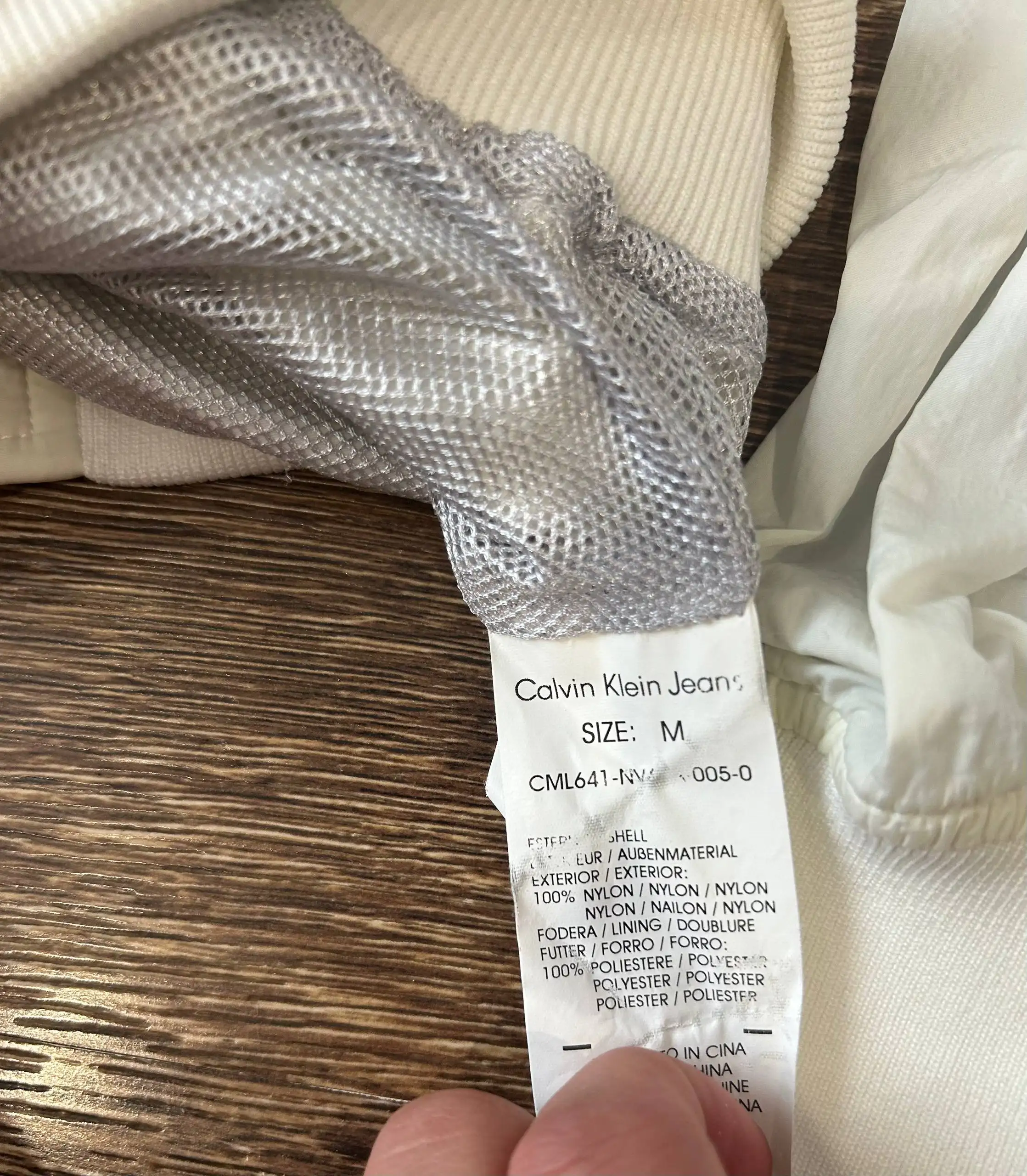 Ветровка Calvin Klein - размер M - Верхняя одежда (Одежда) в Астрахань