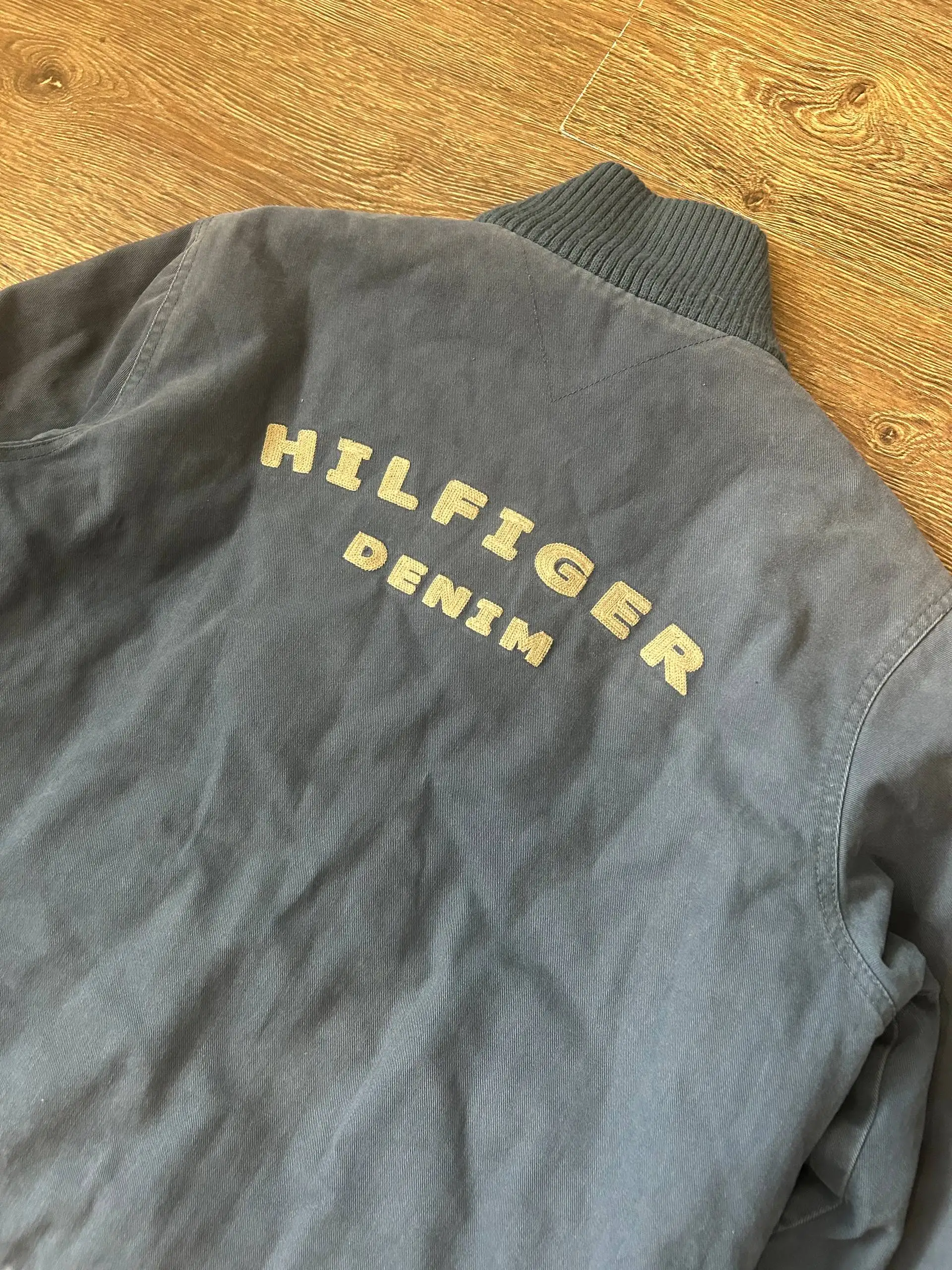 Tommy Hilfiger denim бомбер jacket - Верхняя одежда (Одежда) в Астрахань