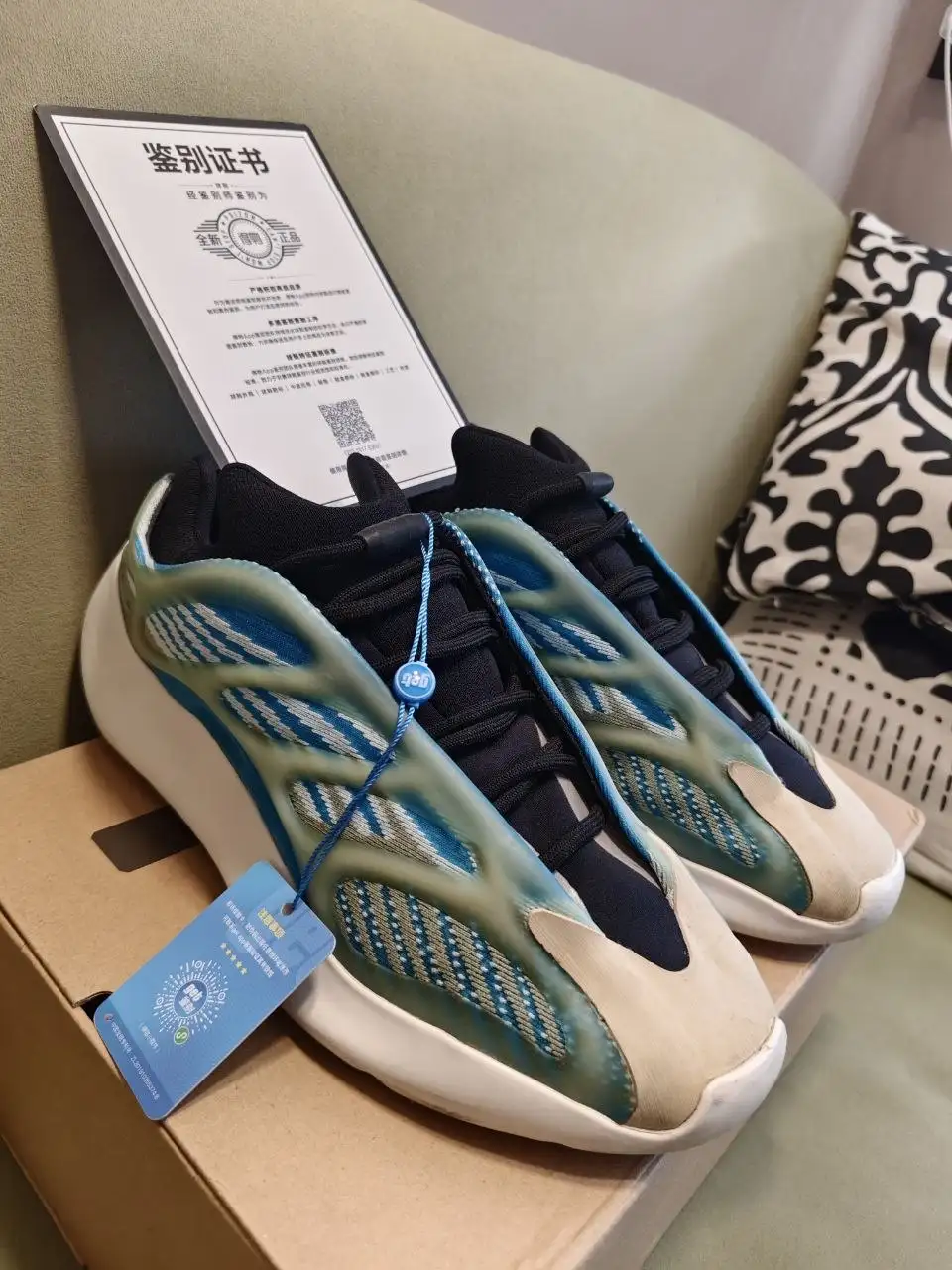 Adidas Yeezy Boost 700 V3 Arzareth - Обувь (Одежда) в Астрахань