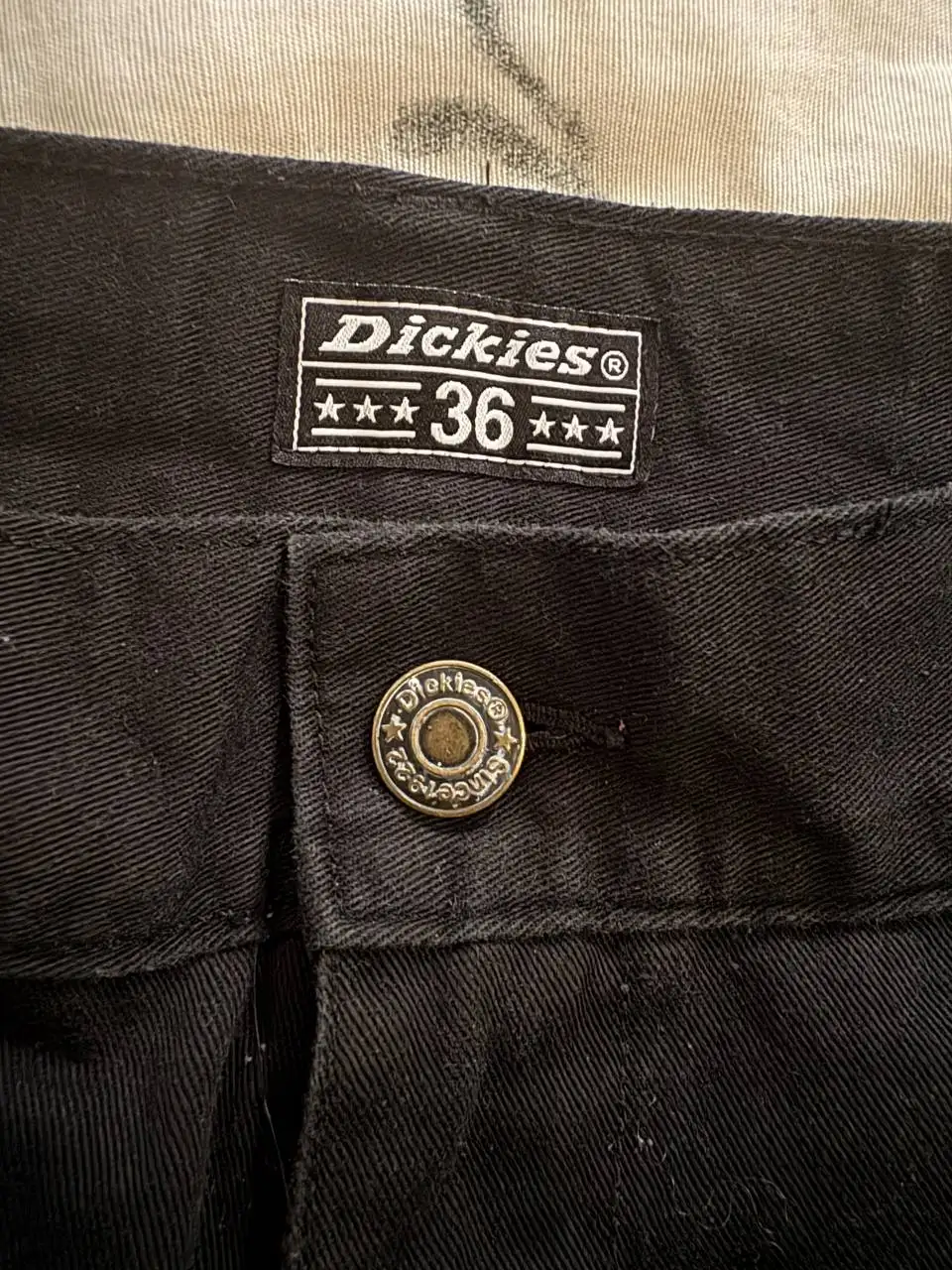 Продам джинсы Dickies и зип Adidas - Мужская одежда (Одежда) в Астрахань