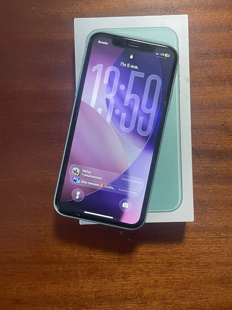 Продам айфон 11