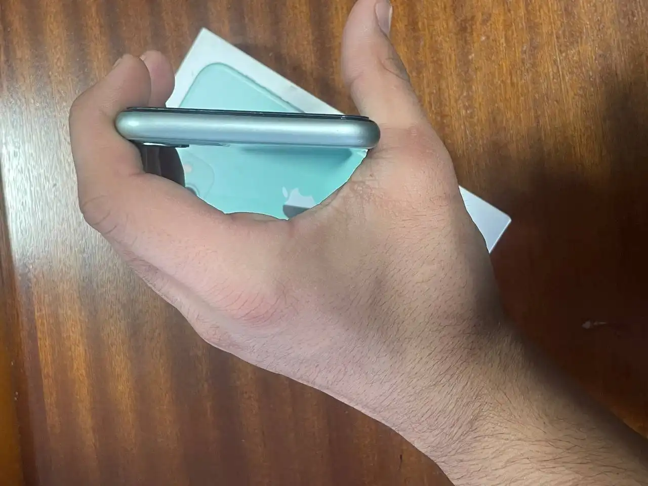 Продам айфон 11