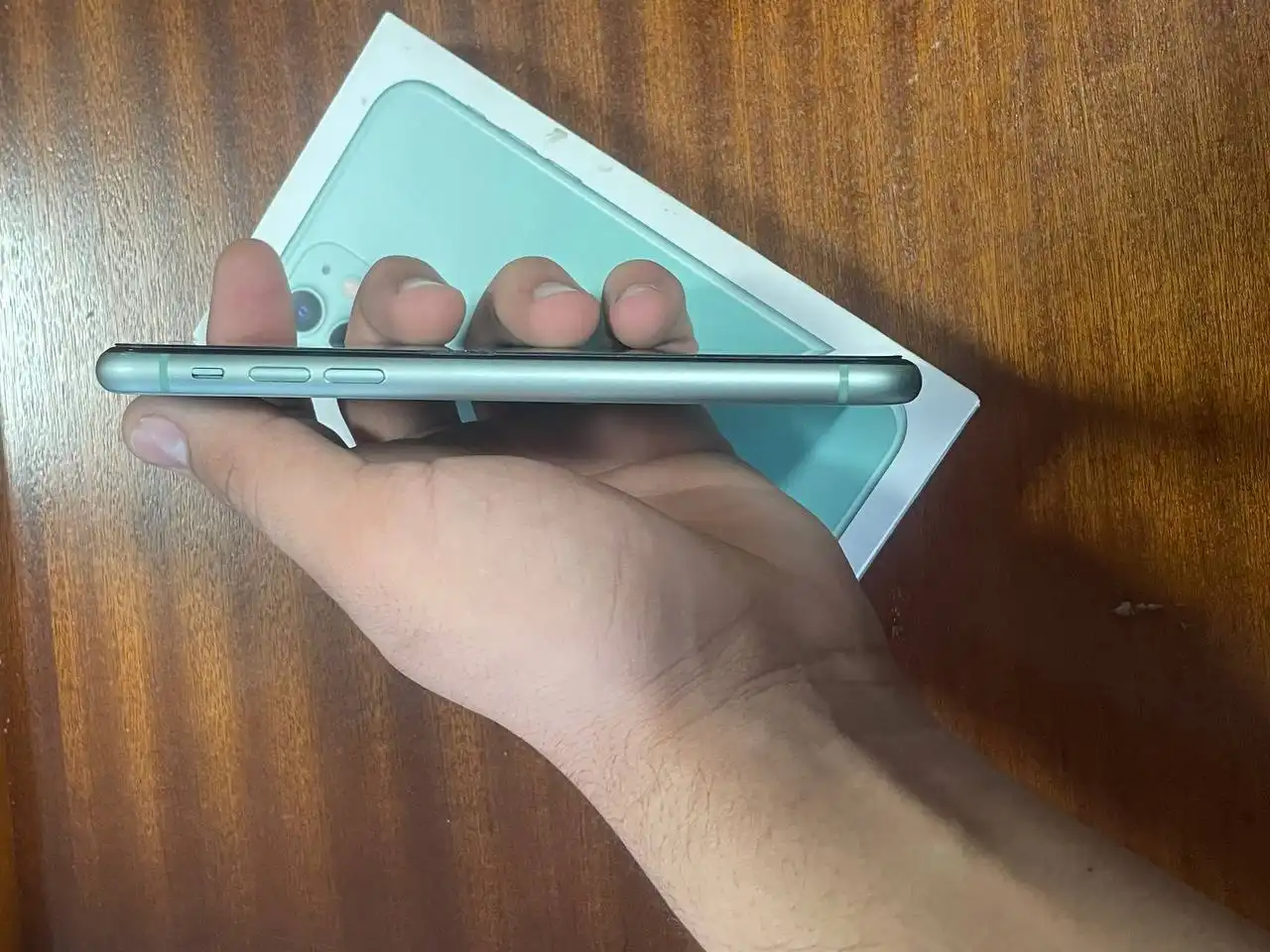 Продам айфон 11