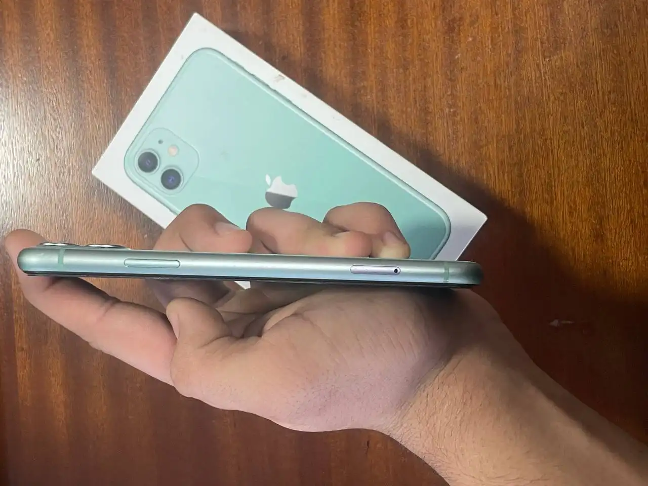 Продам айфон 11