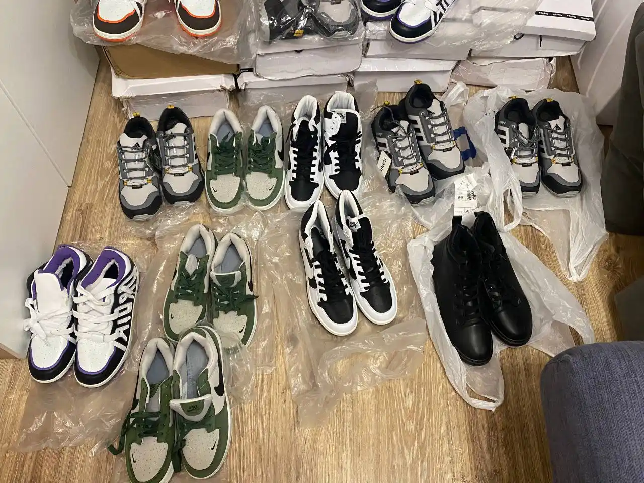 Продажа кроссовок - частное объявление в Новосибирск