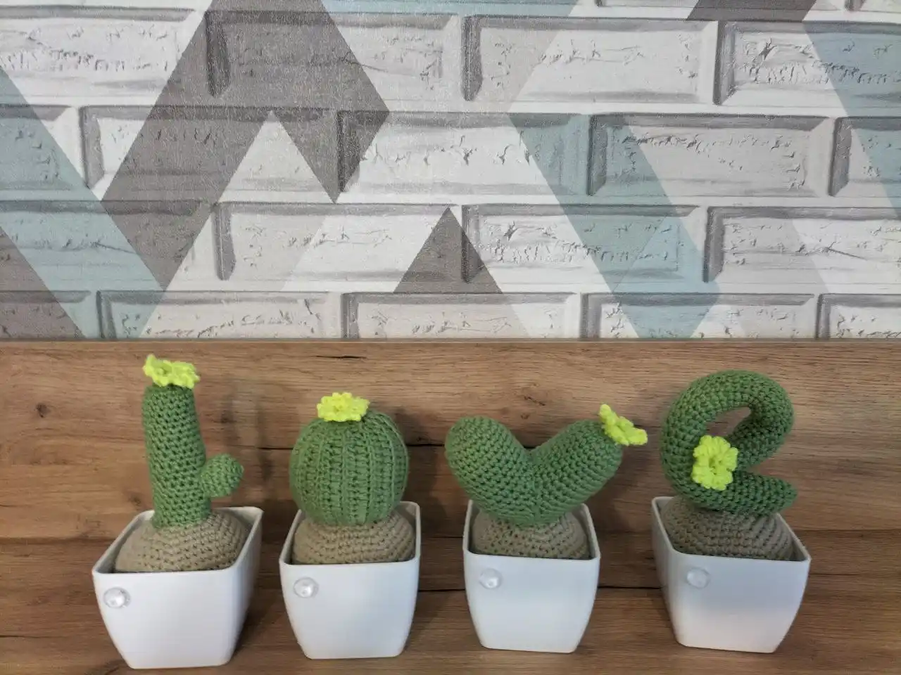 Продаются милые вязаные кактусы