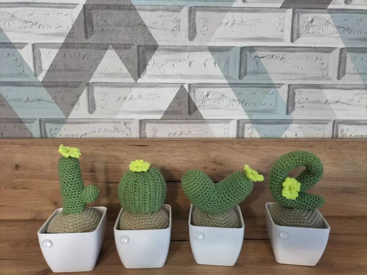 Продаются милые вязаные кактусы
