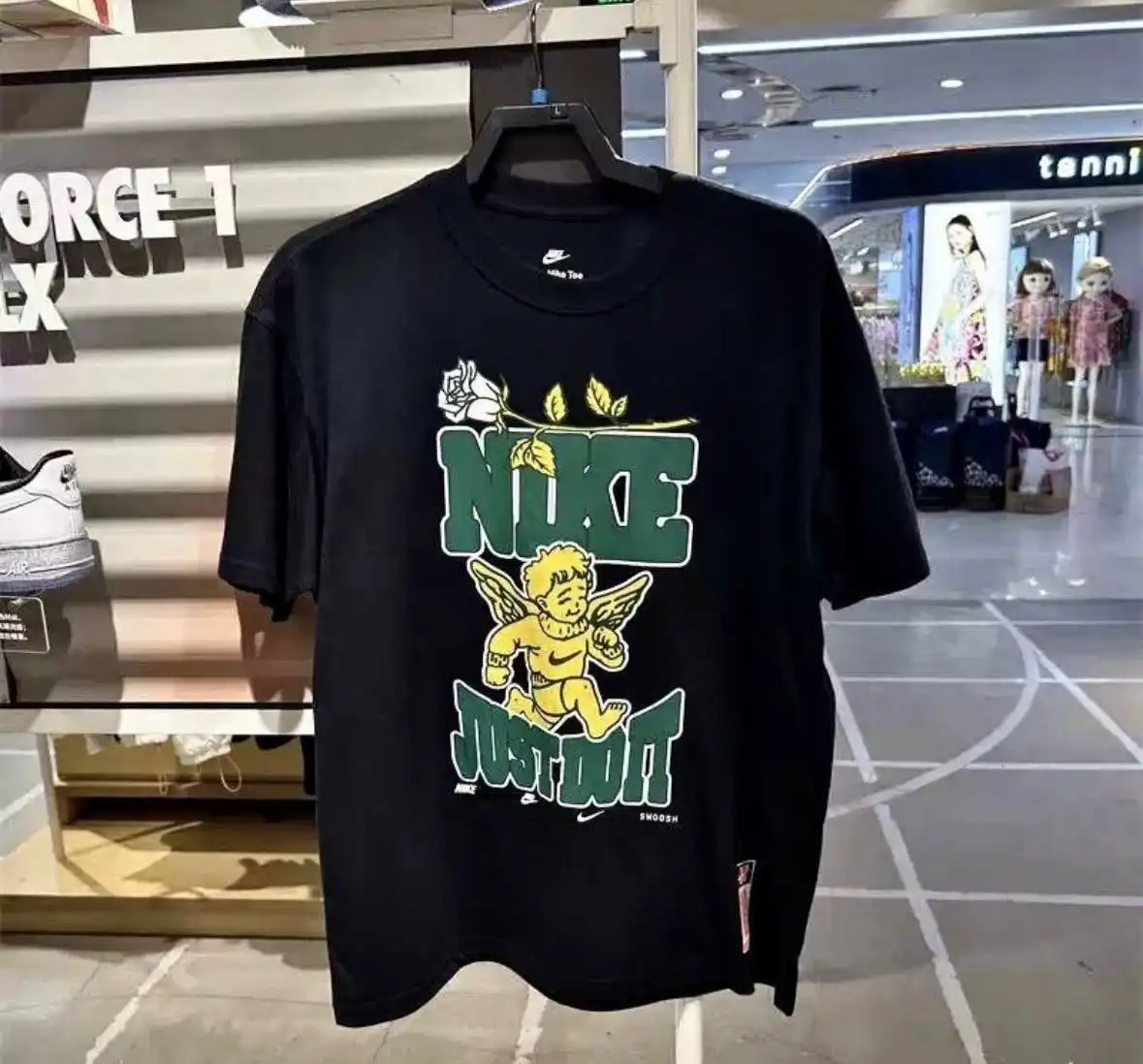 Продам футболку Nike