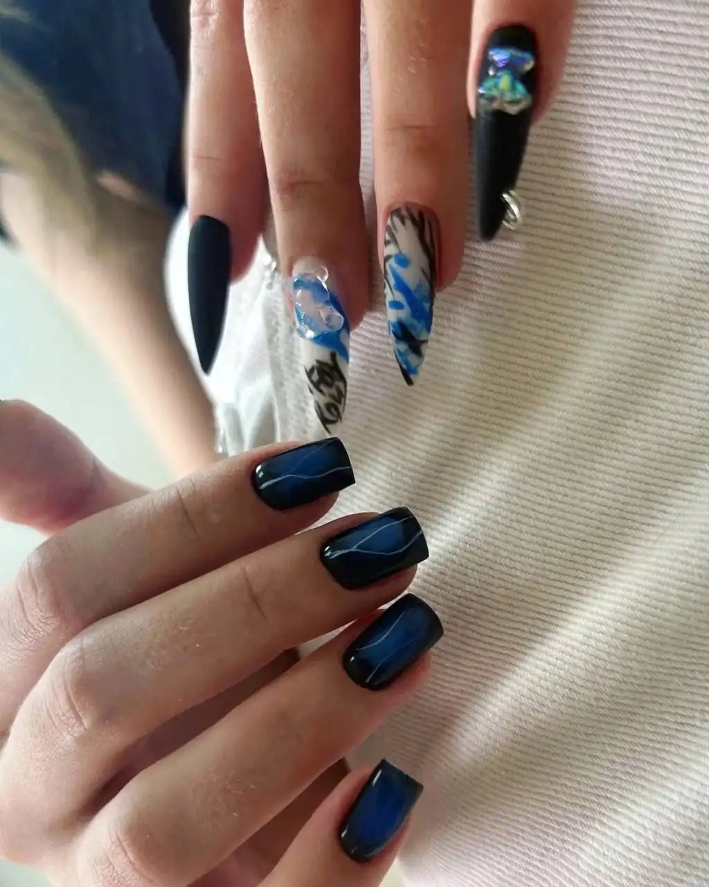 Услуги маникюра и наращивания ногтей