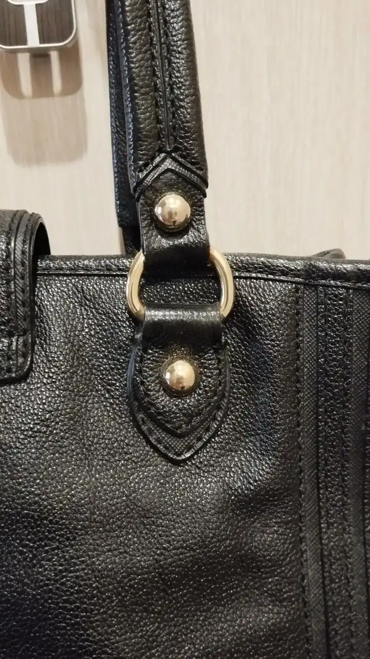 Черная сумка DKNY из натуральной кожи