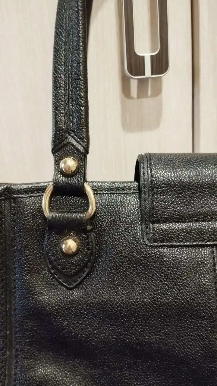 Черная сумка DKNY из натуральной кожи