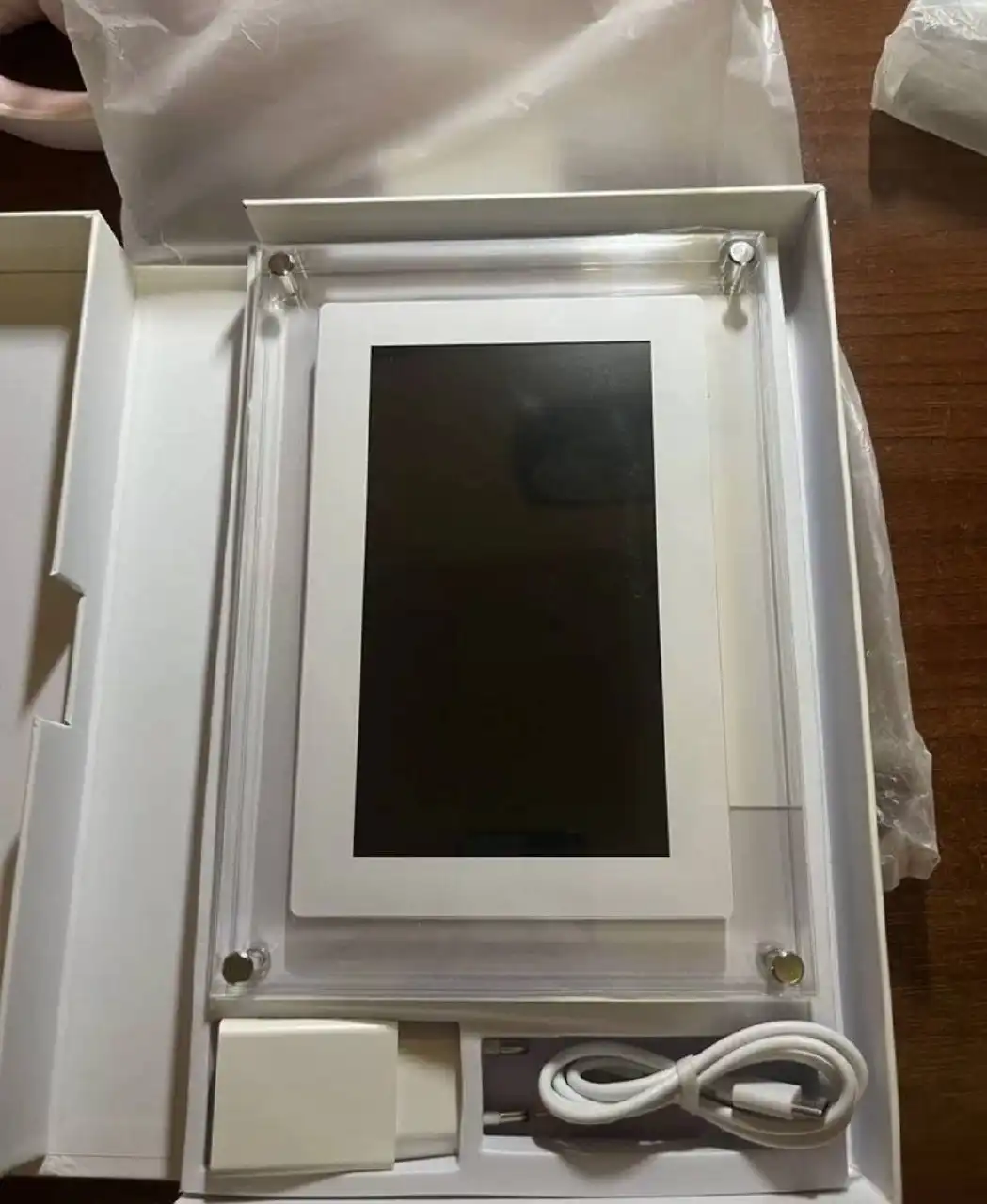 Продам новую цифровую фоторамку Wildlove