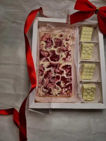 Шоколадка сублимированная вишня с орехами и мини шоколадки с клубничным конфи - Хобби и отдых в Новосибирск