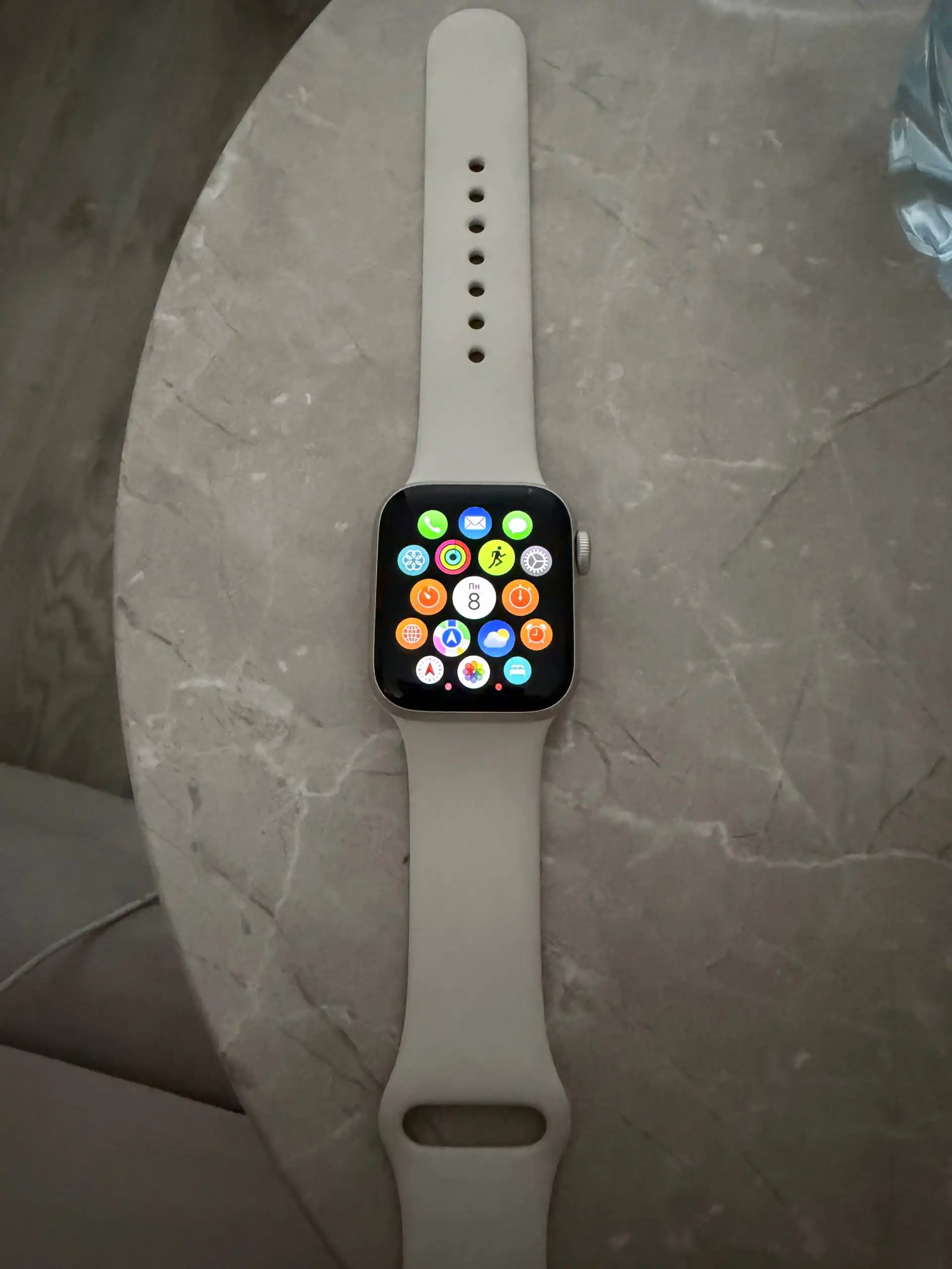 Продам Apple Watch SE2
