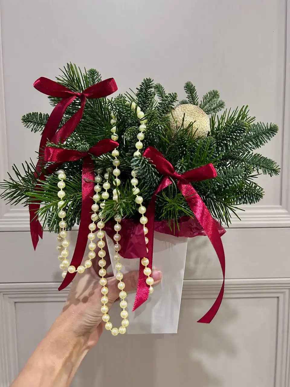 Зимние композиции из живой ели разных размеров