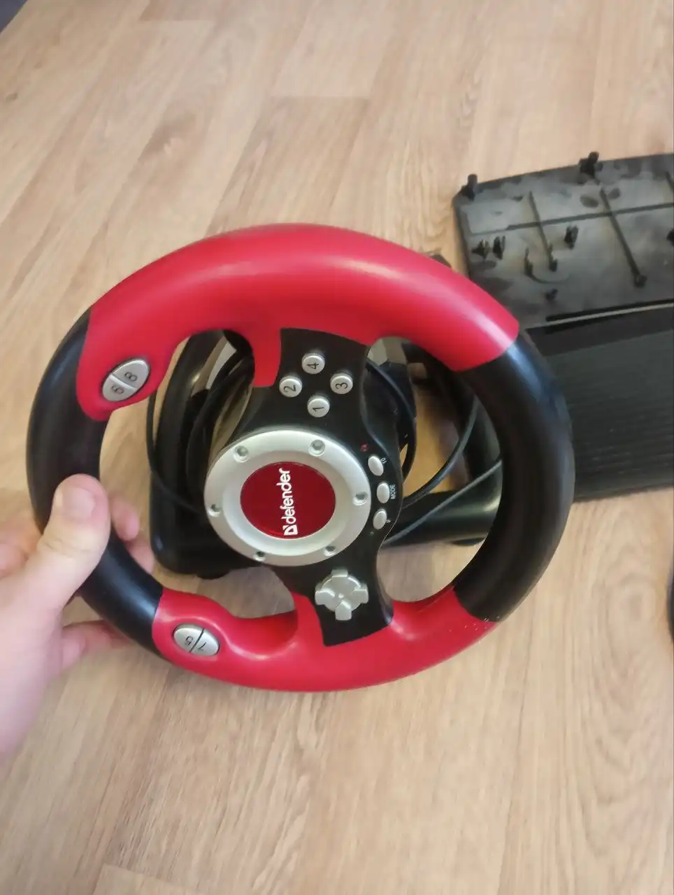 Продам два игровых руля с неисправными педалями газа