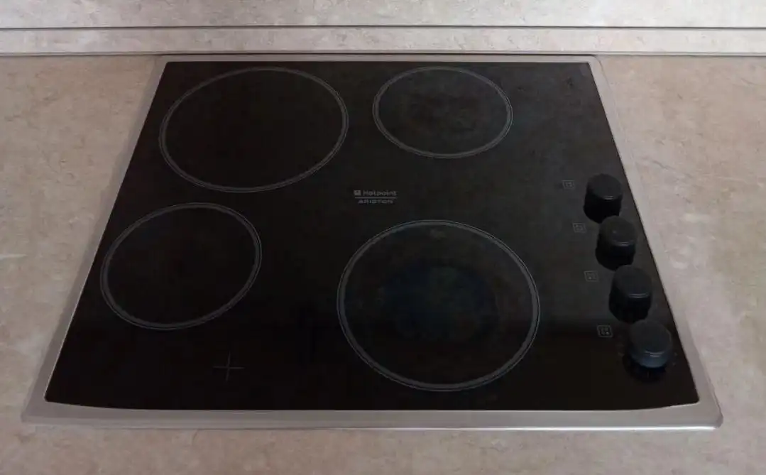 Электрическая варочная панель Hotpoint Ariston