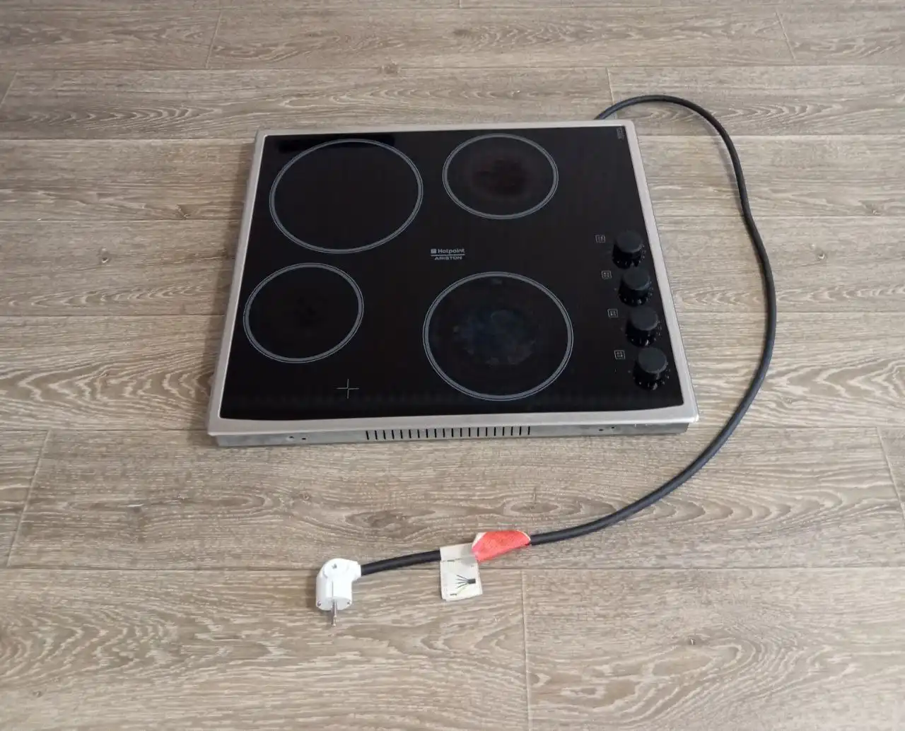 Продам электрическую варочную панель