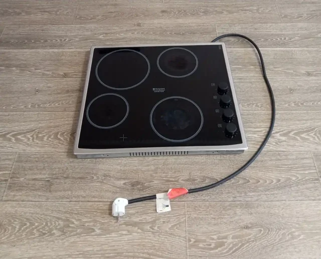 Продам электрическую варочную панель - Барахолка в Новосибирск
