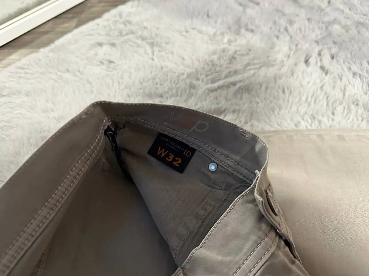 Продажа джинсов и брюк