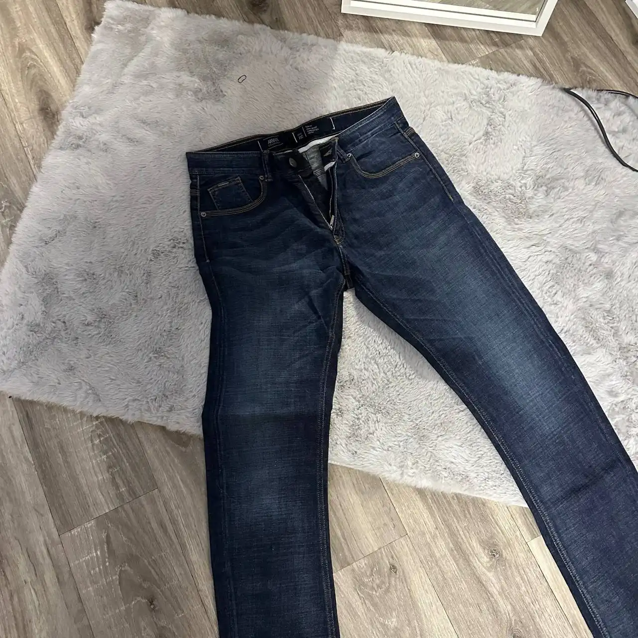 Продажа джинсов и брюк