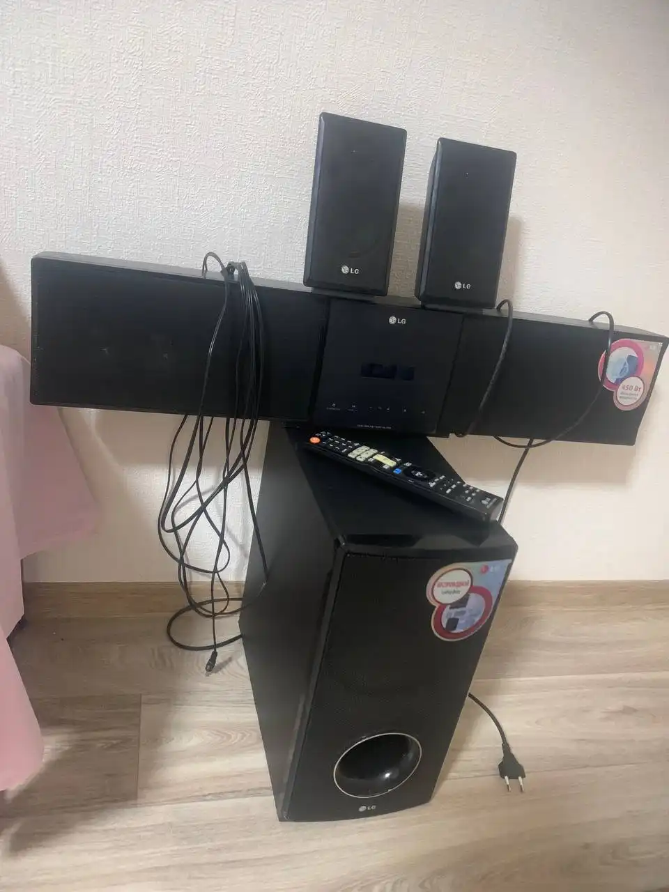 Отличный саундбар в состоянии нового