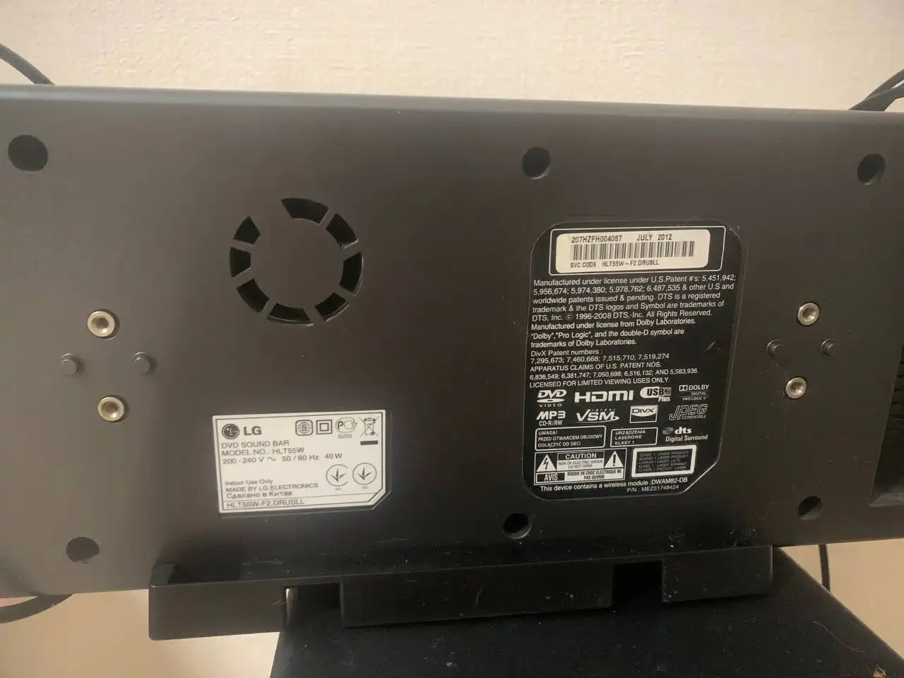 Отличный саундбар в состоянии нового