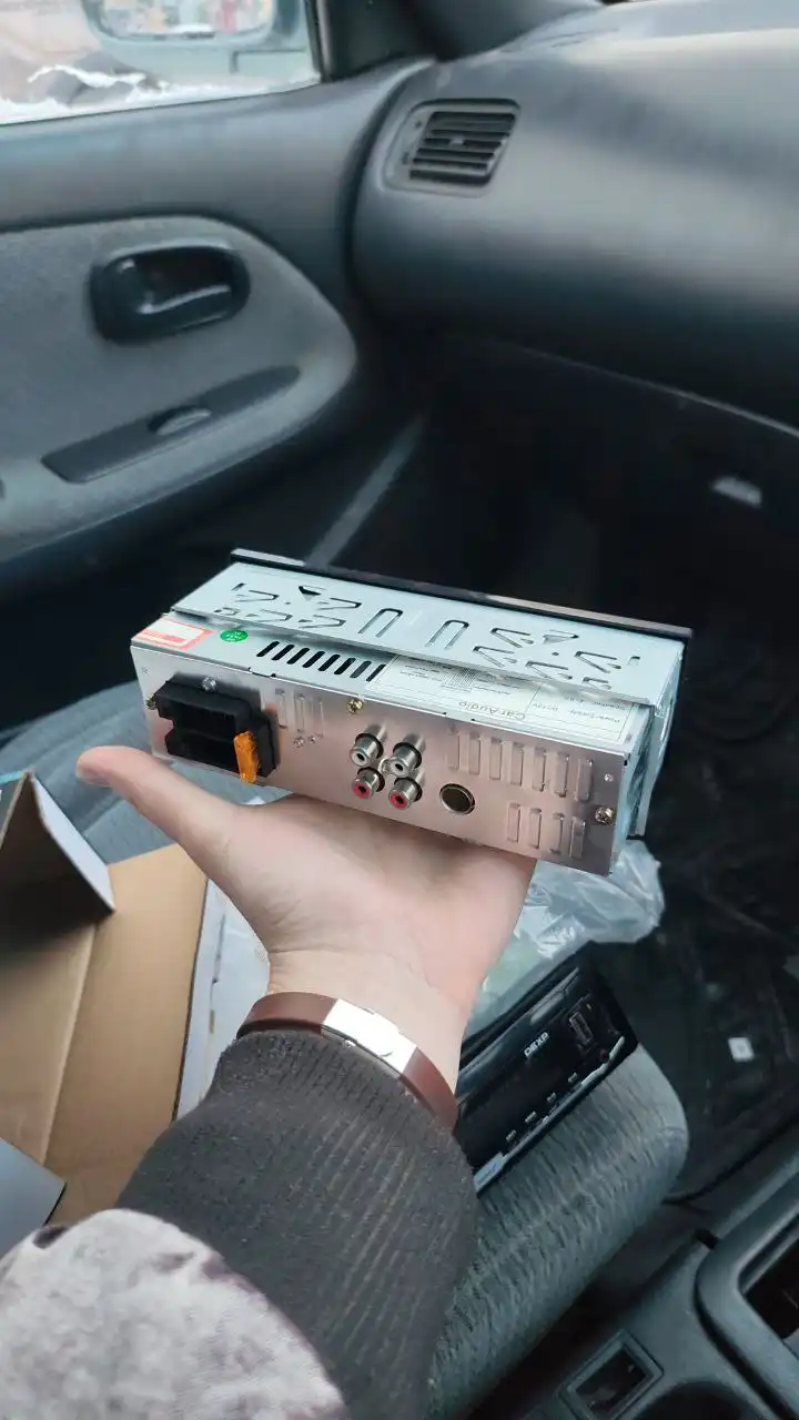 Продам 2 рабочие магнитолы