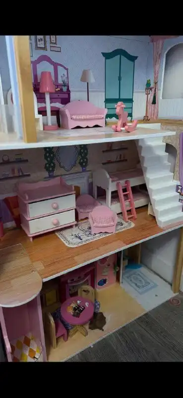 Деревянный кукольный домик большой