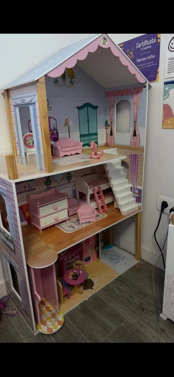 Деревянный кукольный домик большой