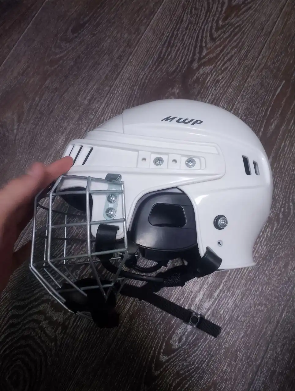 Продам ласты детские и шлем хоккейный юниорский