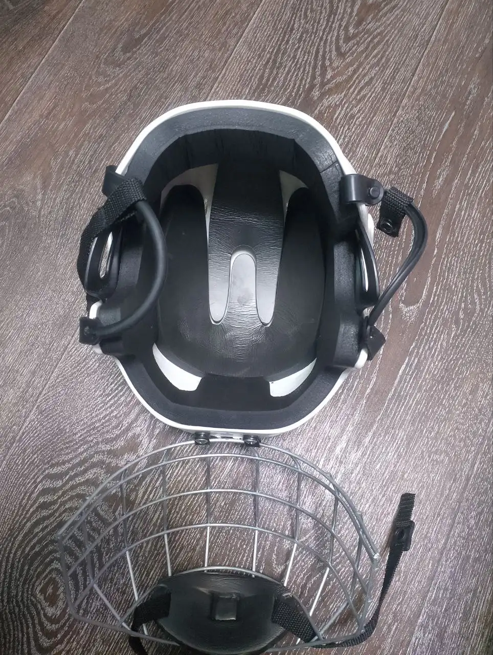 Продам ласты детские и шлем хоккейный юниорский